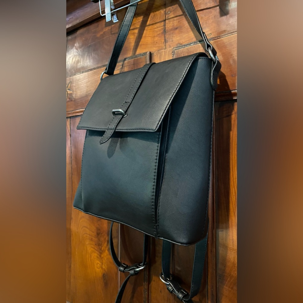 UNIVERSAL THREAD Backpack Purse Black Leather Like Material Excellent Condition